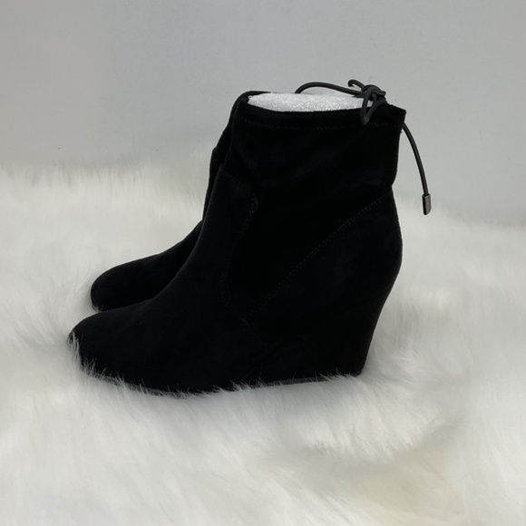 NWT Lexi & Abbie Black Suede Like Sloan Wedge Size 7 Boots/New In Box - Picture 7 of 13